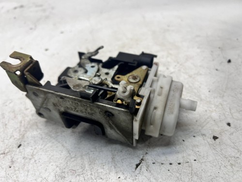 ZAMEK DRZWI PRAWY PRZÓD AUDI A3 8L 8L1837016C