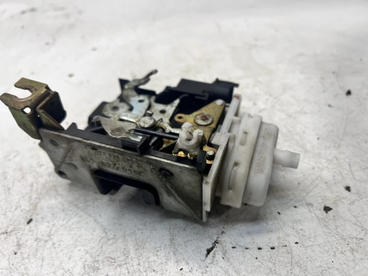 ZAMEK DRZWI PRAWY PRZÓD AUDI A3 8L 8L1837016C