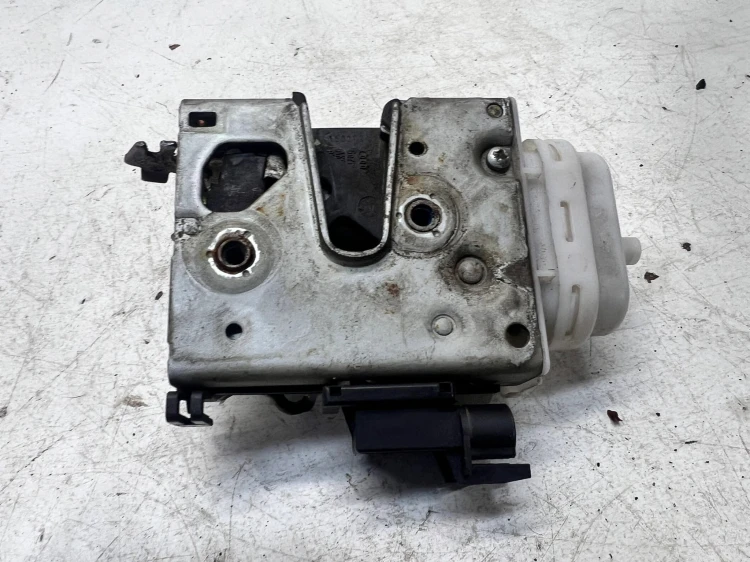 ZAMEK DRZWI PRAWY PRZÓD AUDI A3 8L 8L1837016C