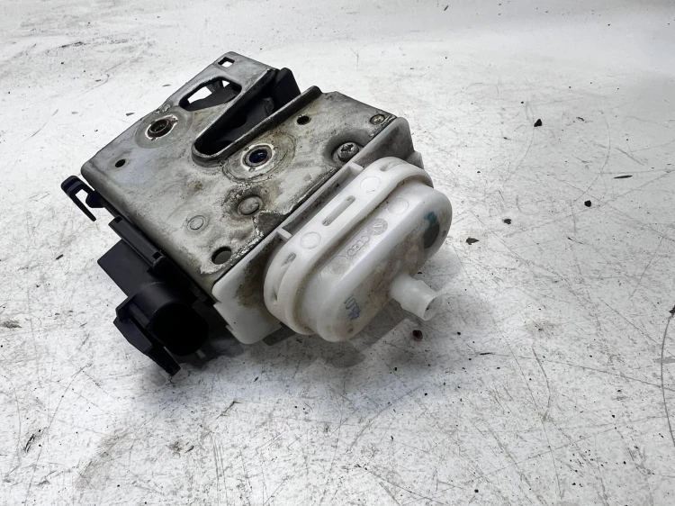 ZAMEK DRZWI PRAWY PRZÓD AUDI A3 8L 8L1837016C