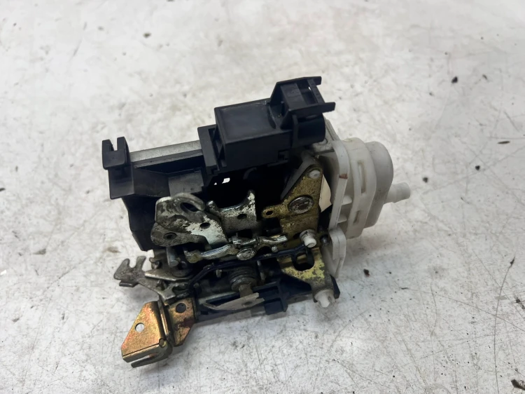 ZAMEK DRZWI PRAWY PRZÓD AUDI A3 8L 8L1837016C