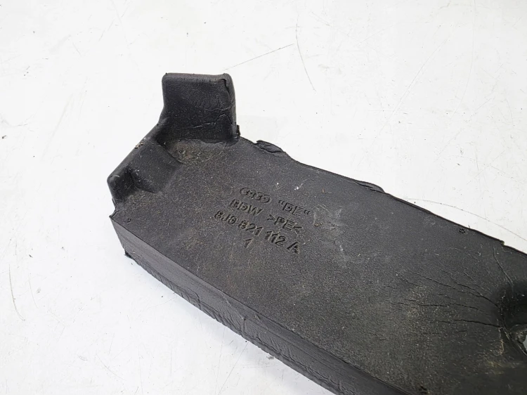 WYGŁUSZENIE BŁOTNIKA PRAWE ELEMENT ZAMYKAJĄCY AUDI TT 8J 8J0821112A