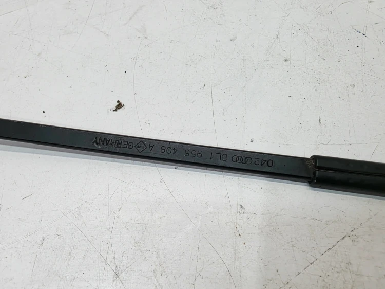 RAMIĘ WYCIERACZKI PRAWY PRZÓD AUDI A3 8L 8L1955408A