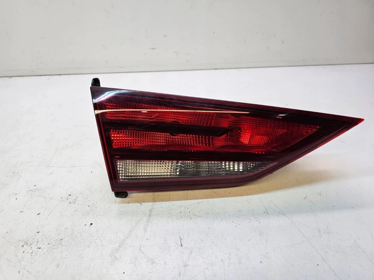 LAMPA LEWY TYŁ W KLAPĘ AUDI A3 8V SEDAN 8V5945093G