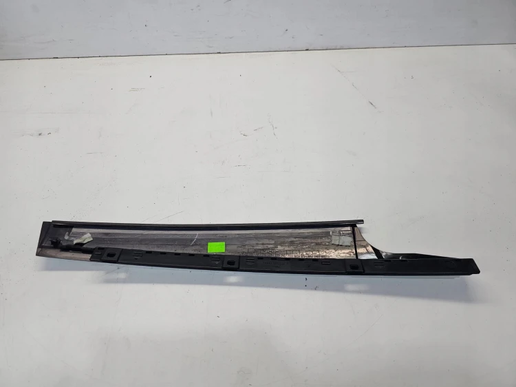 NAKŁADKA OSŁONA PRAWY PRZÓD DRZWI AUDI Q5 8R 8R0837902Q MAT