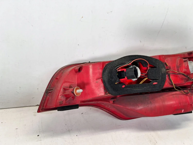 LAMPA LEWY TYŁ AUDI Q7 4L 4L0945093
