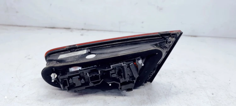 LAMPA LEWY TYŁ W KLAPĘ AUDI A3 8V 3D 8V3945093