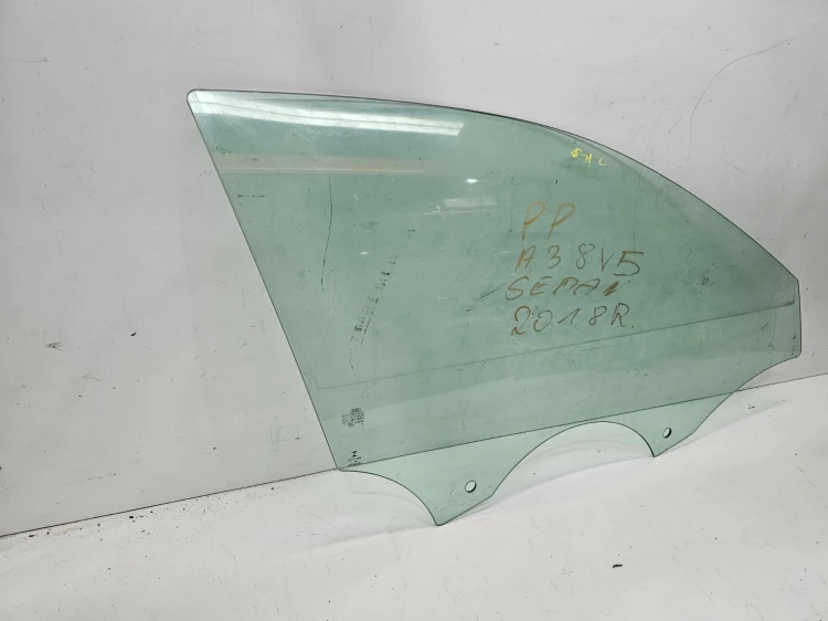 SZYBA BOCZNA DRZWI PRAWY PRZÓD AUDI A3 8V SEDAN 8V5845202 2018 ROK