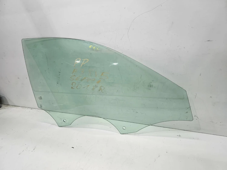 SZYBA BOCZNA DRZWI PRAWY PRZÓD AUDI A3 8V SEDAN 8V5845202 2018 ROK
