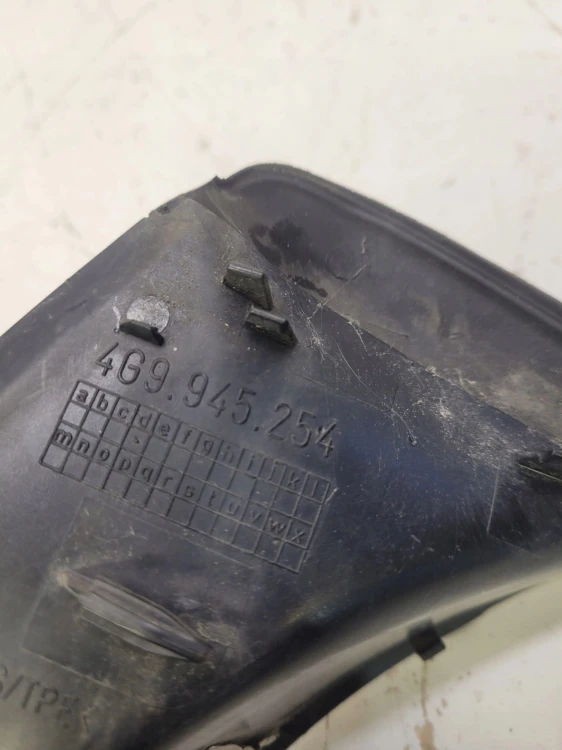 ZAŚLEPKA OSŁONA LAMPY PRAWA A6 C7 AVANT 4G9945254
