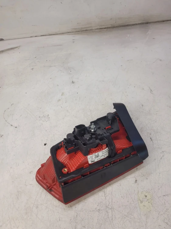 LAMPA LEWY TYŁ W KLAPĘ AUDI A6 C7 SEDAN 4G5945093