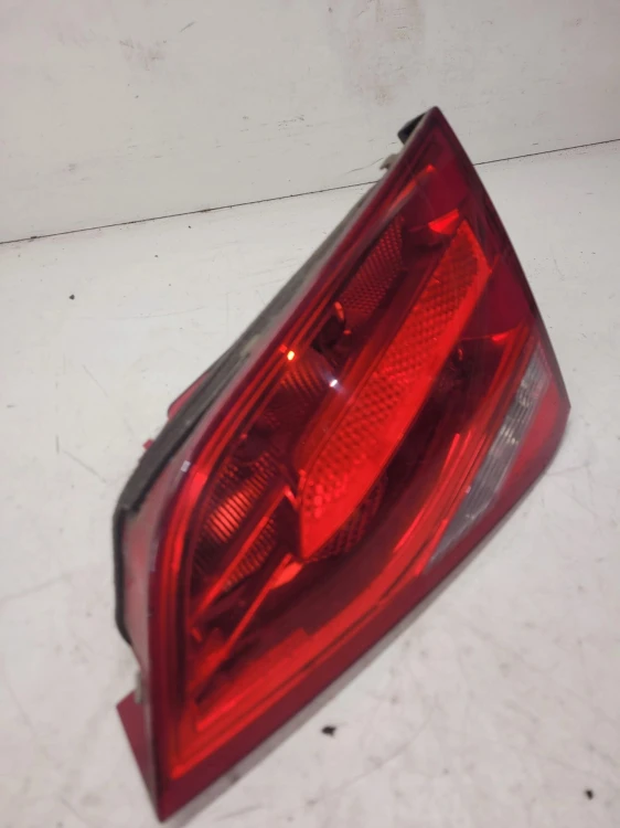 LAMPA PRAWY TYŁ W KLAPE AUDI A4 B8 SEDA 8K5945094D