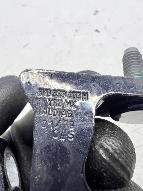 ZAWIAS DRZWI LEWA AUDI A4 B9 Q5 FY 8V0833403H