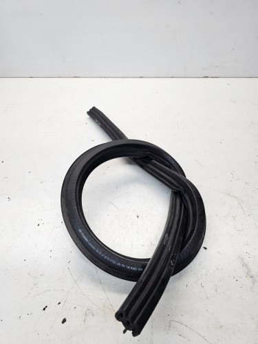 USZCZELKA KOMORY SILNIKA AUDI A7 4G 4G8823723A