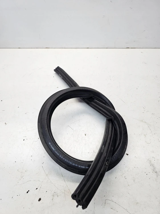 USZCZELKA KOMORY SILNIKA AUDI A7 4G 4G8823723A