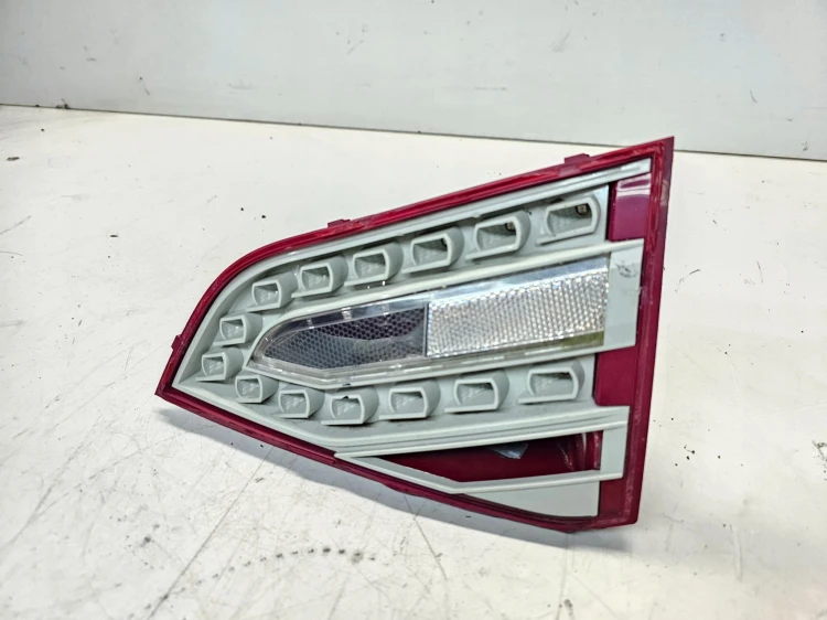 LAMPA PRAWY TYŁ W KLAPE AUDI A4 B8 SEDAN 8K5945094K LED
