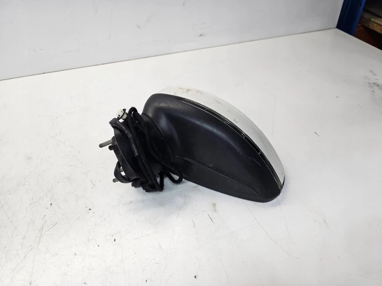 LUSTERKO ZEWNĘTRZNE LEWE AUDI A1 8X4 6-PIN UK LB9A