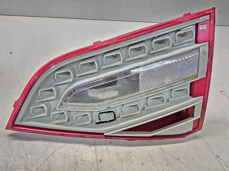 LAMPA PRAWY TYŁ W KLAPE AUDI A4 B8 SEDAN 8K5945094K LED