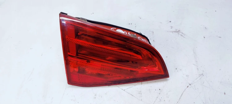 LAMPA LEWY TYŁ W KLAPĘ AUDI A4 B8 KOMBI 8K9945093