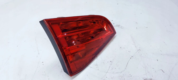 LAMPA LEWY TYŁ W KLAPĘ AUDI A4 B8 KOMBI 8K9945093