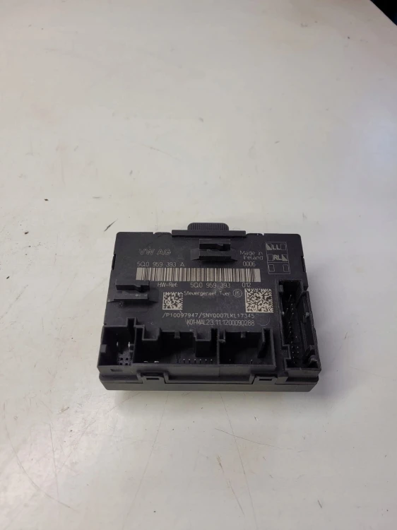 MODUŁ STEROWNIK DRZWI AUDI A3 8V 5Q0959393A