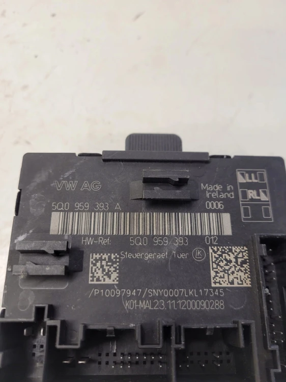 MODUŁ STEROWNIK DRZWI AUDI A3 8V 5Q0959393A