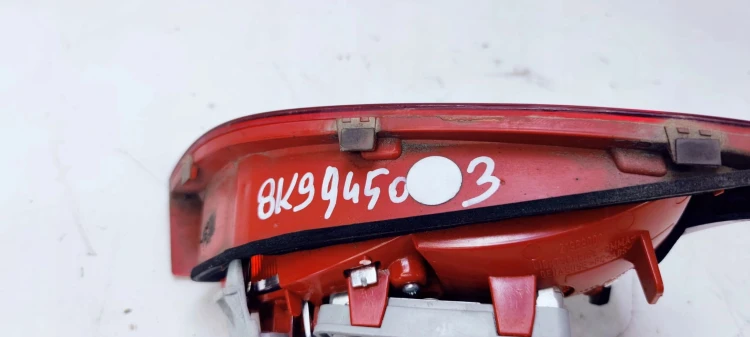 LAMPA LEWY TYŁ W KLAPĘ AUDI A4 B8 KOMBI 8K9945093