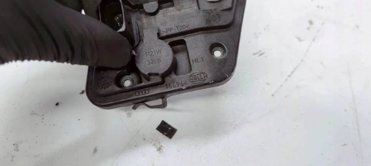 WKŁAD LAMPY PRAWY TYŁ BŁOTNIK AUDI A4 B8 166964