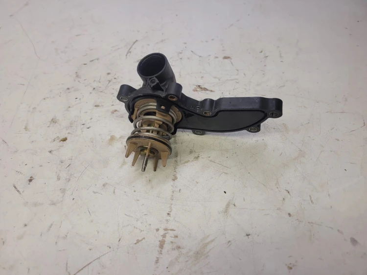OBUDOWA TERMOSTATU AUDI S4 S5 A6 3.0 T 06E121111AL