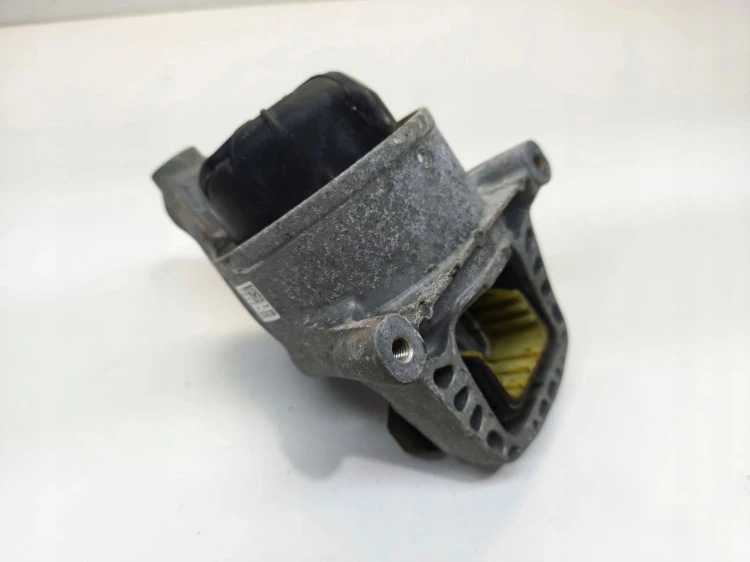 ŁAPA WSPORNIK PODUSZKA SILNIKA PRAWA AUDI A4 B9 A5 8W 2.0 TFSI 8W0199372CR