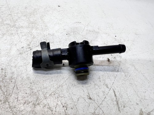 ZAWÓR FILTRA PALIWA AUDI A3 8L 1J0127247A
