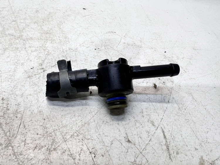 ZAWÓR FILTRA PALIWA AUDI A3 8L 1J0127247A