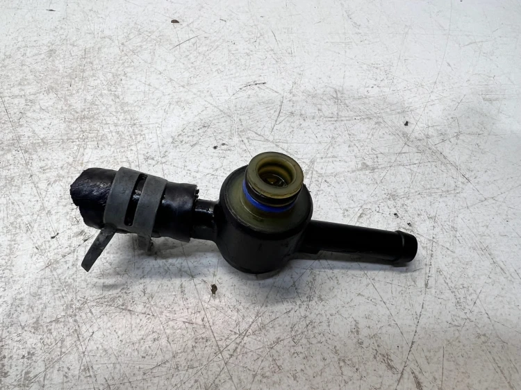 ZAWÓR FILTRA PALIWA AUDI A3 8L 1J0127247A