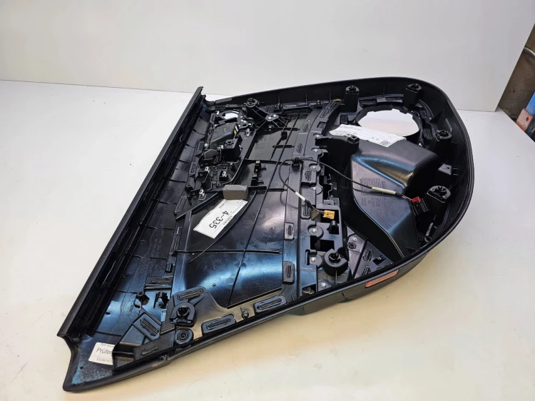 BOCZEK DRZWI PRAWY TYŁ AUDI A4 B9 8W0867318