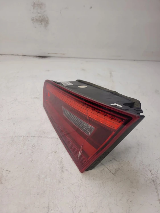 LAMPA PRAWY TYŁ W KLAPĘ AUDI A3 8V 3D 8V3945094B