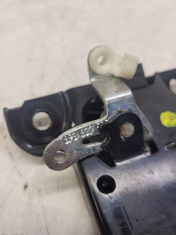 ZAMEK KLAPY TYŁ AUDI A3 8P 3 DRZWI 8P3827505