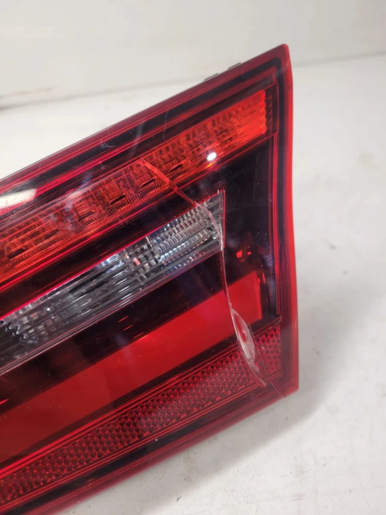 LAMPA PRAWY TYŁ W KLAPĘ AUDI A3 8V 3D 8V3945094B