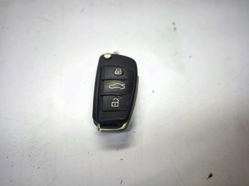 KLUCZYK PILOT SCYZORYK AUDI A1 8X Q3 8U 8X0837220D 4/25