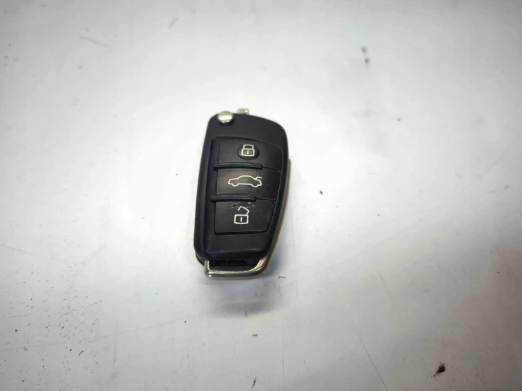 KLUCZYK PILOT SCYZORYK AUDI A1 8X Q3 8U 8X0837220D 4/25