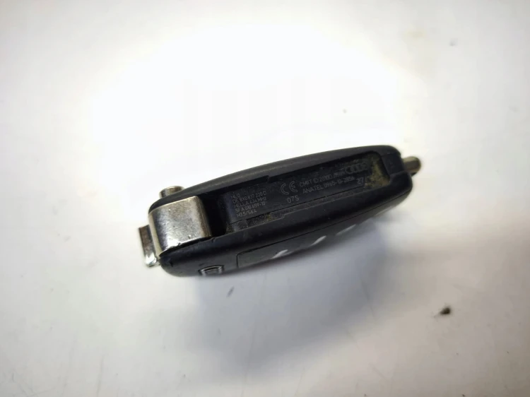 KLUCZYK PILOT SCYZORYK AUDI A1 8X Q3 8U 8X0837220D 4/25