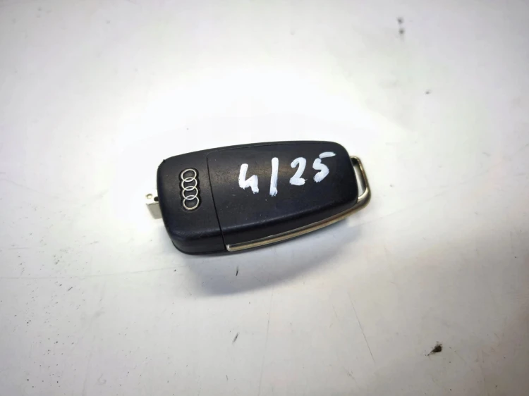 KLUCZYK PILOT SCYZORYK AUDI A1 8X Q3 8U 8X0837220D 4/25