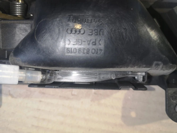 KLAMKA WEWNĘTRZNA LEWY TYŁ AUDI A6 C6 4F0839019