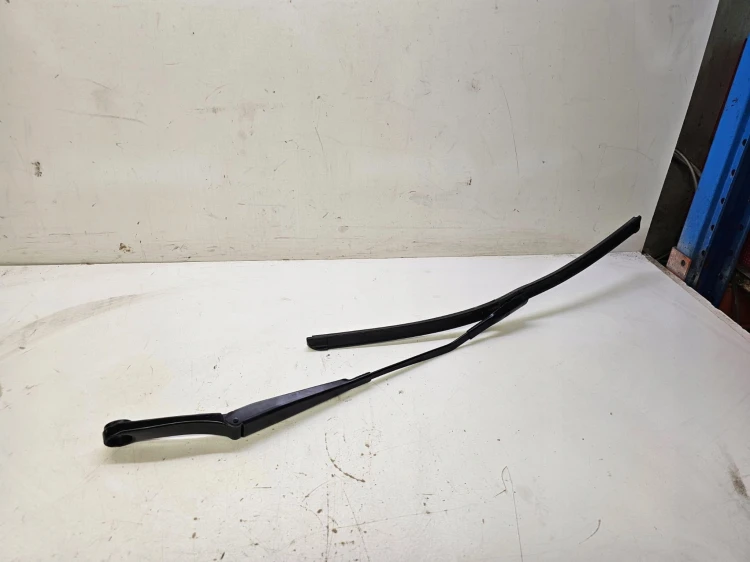 RAMIĘ WYCIERACZKI LEWE AUDI Q3 F3 83B955407A