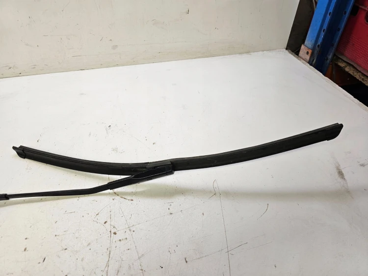 RAMIĘ WYCIERACZKI LEWE AUDI Q3 F3 83B955407A