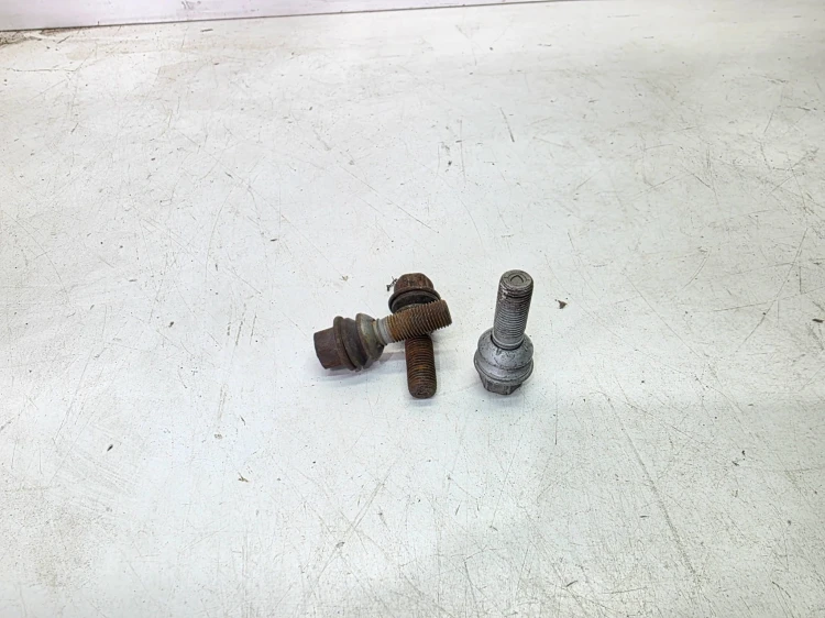 ŚRUBA ŚRUBY KOŁA PŁYWAJĄCA PODKADKA AUDI Q7 VW SEAT SKODA M14 65MM