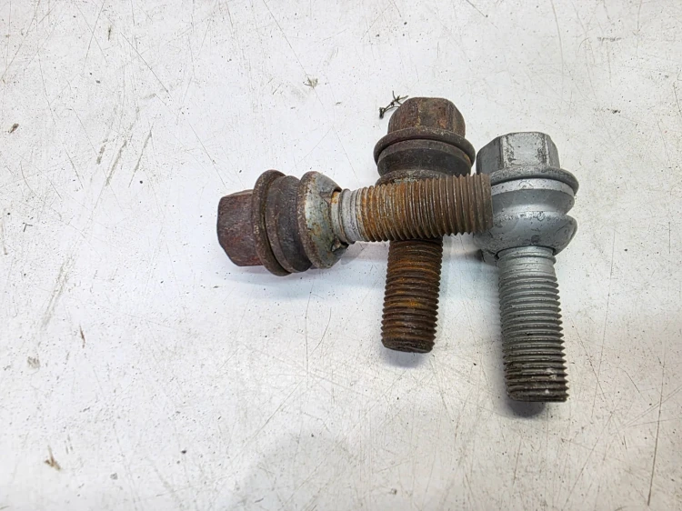 ŚRUBA ŚRUBY KOŁA PŁYWAJĄCA PODKADKA AUDI Q7 VW SEAT SKODA M14 65MM