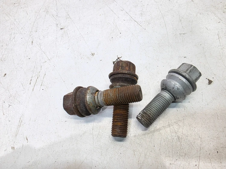 ŚRUBA ŚRUBY KOŁA PŁYWAJĄCA PODKADKA AUDI Q7 VW SEAT SKODA M14 65MM