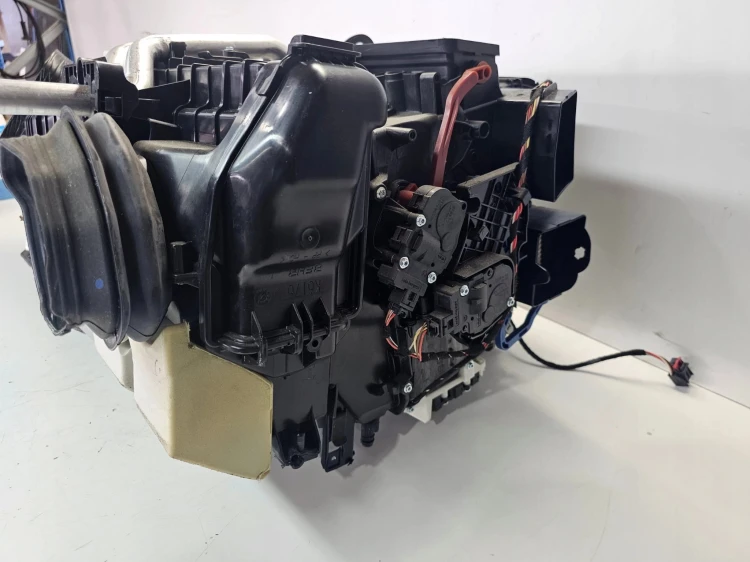 NAGRZEWNICA KOMPLETNA AUDI A4 B8 Q5 8K1820005AS