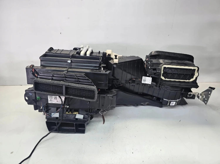 NAGRZEWNICA KOMPLETNA AUDI A4 B8 Q5 8K1820005AS