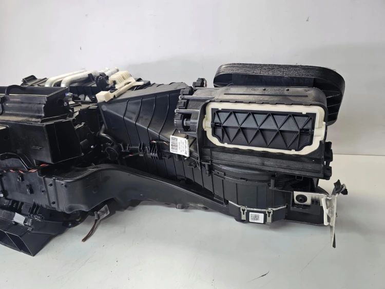 NAGRZEWNICA KOMPLETNA AUDI A4 B8 Q5 8K1820005AS